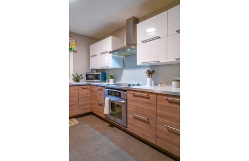 Columbus House | MODERN INTERIOR, 4 Bed 2.5 Bath Home, Close to Shopping, Entertainment and more!