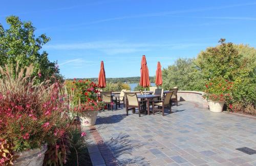 Lake Geneva House | Modern Lake Geneva Condo with Year-Round Views