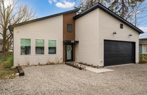 Buckeye Lake House | Modern Lake House 3 Blocks From The Lake!