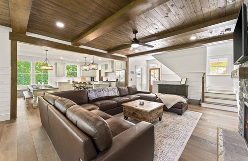 Jacksboro House | Modern lakefront retreat with private dock, game room, grill, & boat access