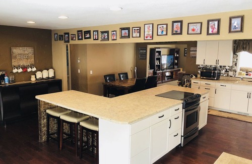 Rapid City House | Modern Living Home, Spacious Entertaining Areas + 5 Bedrooms and a Bonus room!