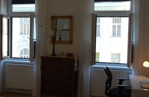 Rudolfsheim-Funfhaus Apartment | Modern living in Art Nouveau building of 1903