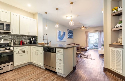 Valencia Apartment | Modern Luxe 1bd/1bath Dream Apartment by Six Flag Magic Mountain/Santa Clarita