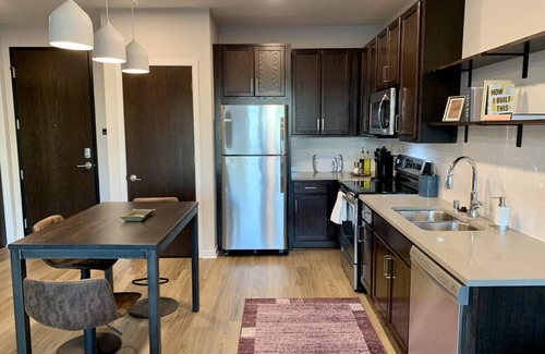 Brown Deer Apartment | Modern Luxe 1BR Apt with Gym, Pool, and Parking