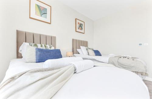 Springfield Apartment | Modern Luxurious 3BR Flat with Lovely Views