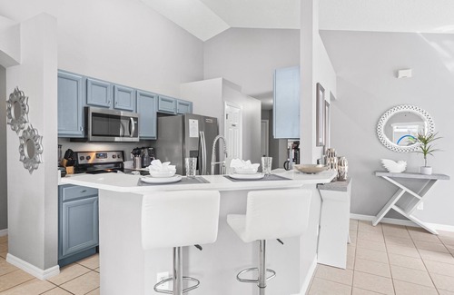 Solana Villa | ⭐Modern & Luxurious 4 Bed Home | Gated Resort | SOUTH Facing Pool | Mins to WDW⭐