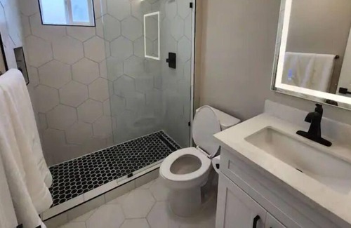 Fremont House | Modern luxurious New Renovated Special 5BR Fremont Tesla Facebook whole housen