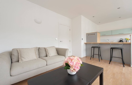 Bow Apartment | Modern Luxury Appt by Bow Road Station