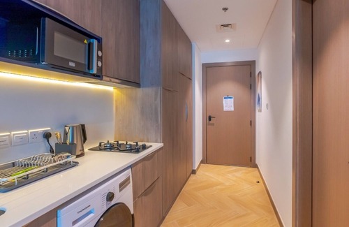 Al Sufouh 1 Apartment | Modern Luxury Flat With Fast Wi-Fi (50Mbps) & Free Parking