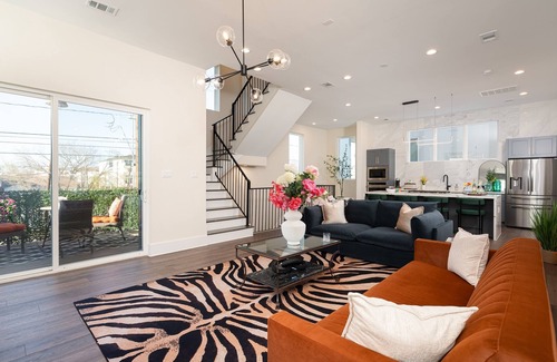 Washington Ave./ Memorial Park House | Modern Luxury Midterm & Long Stays 30+ Nights