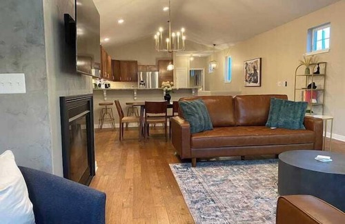 Lower East Side House | Modern Luxury | Steps to Brady St