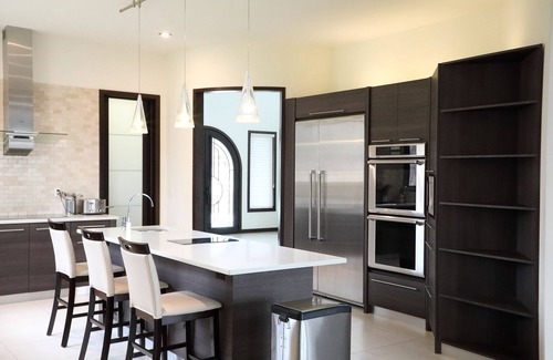 Town of Orangetown House | Modern Mansion Near NYC, Airports, Restaurants, Activities, Shopping & More!
