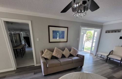 Cordova House | Modern Mansion with Pool Near Shopping , 6 Very Big Beds