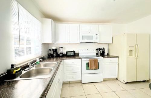 Miami Shores House | Modern Miami Family Cottage Beach 15 min