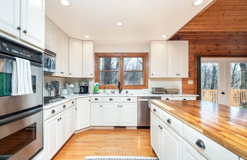 Brevard House | Modern Mountain Getaway in Connestee Falls now with a Tesla charger!