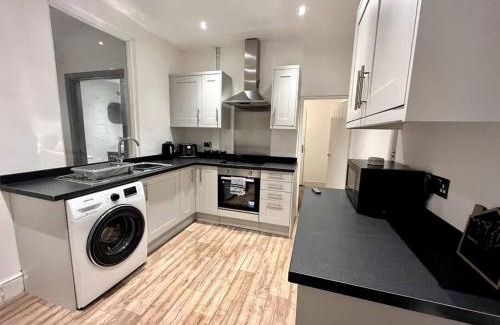 Ystradgynlais House | Modern Mountain Retreat in the Brecon Beacons