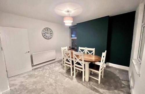 Ystradgynlais House | Modern Mountain Retreat in the Brecon Beacons