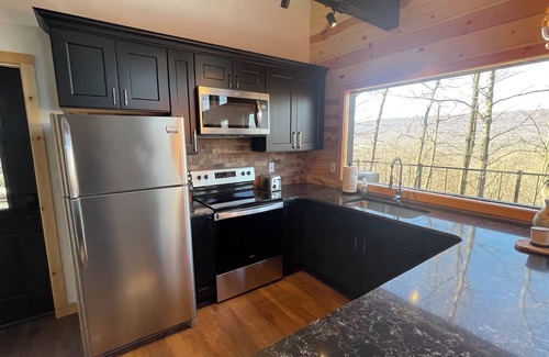 James Creek Cabin | Modern Mountainside Retreat w/Hot Tub, WiFi, Kitchen & Scenic Views