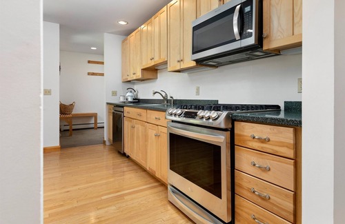 Stratton House | Modern Mt.Snow/Stratton Mountain House