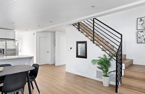 Los Angeles House | Modern new-built home next to Downtown Los Angeles and Art's district!