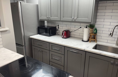 Dalton Apartment | Modern, no street noise, central location!