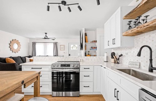 Noblesville House | Modern Noblesville Stay | 3BR Near Attractions