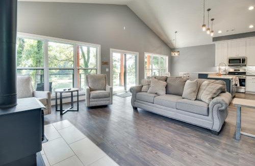 Mountain Home House | Modern Norfork River Cabin Rental with Shared Dock!