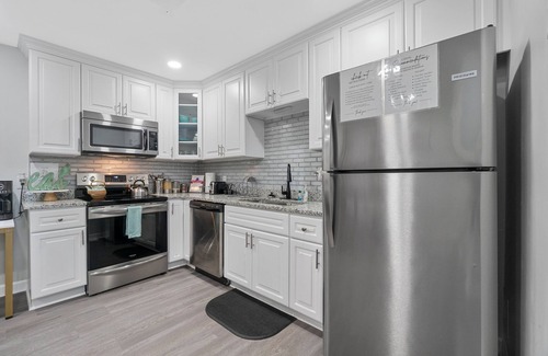 Portsmouth House | Modern Oasis- Downtown Luxury Stay, Spacious Cozy Home