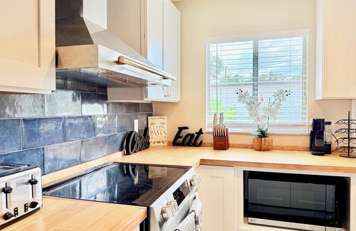 Pinellas Park House | Modern Oasis with Pool + Putting Green