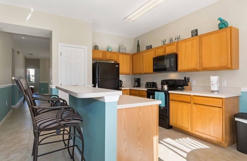 Windwood Bay House | Modern pool home with Game Room, 2 en suites and just 15 minutes to Theme Parks!