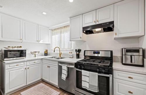 Lancaster House | Modern Private 3B-2BA Home and Spacious Yard