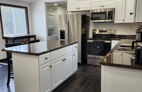 Steuben House | Modern private home central location to beautiful coastal views