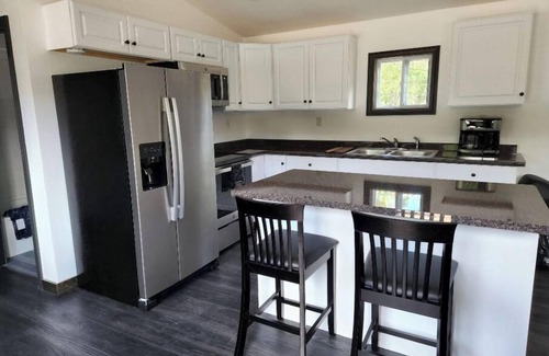 Steuben House | Modern private home central location to beautiful coastal views