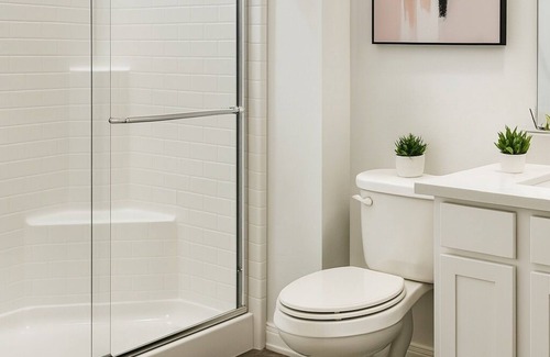 Las Vegas House | Modern Private Suite with Kind Bed, Kitchenette & Washer/Dryer - Las Vegas