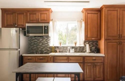 Silver Creek Apartment | Modern Private Unit With Serene Backyard