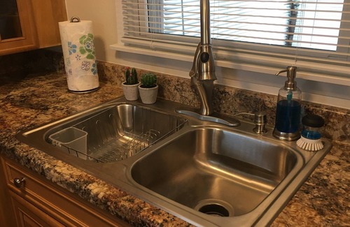 Kenosha House | Modern! Professionally Cleaned, Self Check In - Sleeps 10