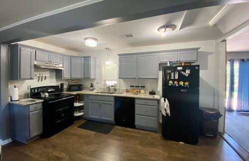 Macon House | Modern Ranch-Conveniently Located near University, Amphitheater, I-75, & More…