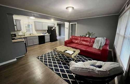 Macon House | Modern Ranch-Conveniently Located near University, Amphitheater, I-75, & More…