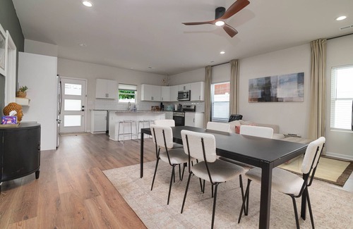 Charlotte House | Modern Ranch Fenced Backyard - 6 mins to South End