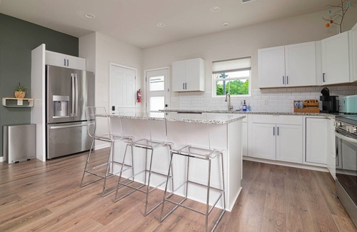 Charlotte House | Modern Ranch Fenced Backyard - 6 mins to South End