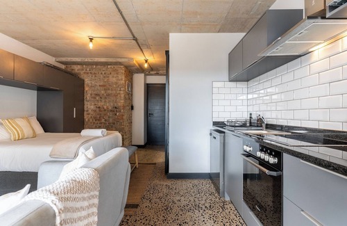 West Beach Apartment | Modern Retreat | 5 Min Walk to Blouberg Beach