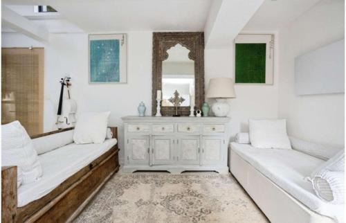 Horsmonden House | Modern Retreat in Kent Countryside