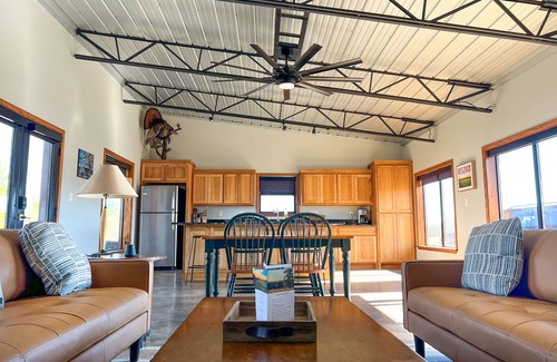 Bauxite Cabin | Modern Retreat with Stunning Views - 25 Mi to Little Rock!