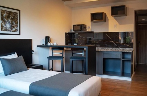 Villa Udaondo Hotel | Modern Room Near Morón Reserve and Feria With Free Breakfast