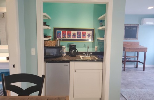 Trappe Bed & Breakfast | Modern room with walk in shower and kitchenette