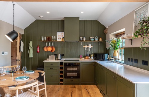 Bilting Cottage | Modern Rustic 2 Bed Converted Stable - High up the Kent Downs