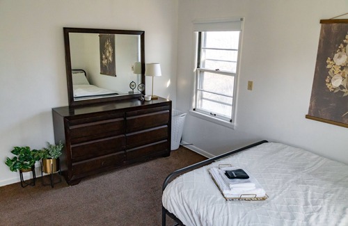 Northwest Akron Apartment | Modern Scandinavian Nest with cozy beds and fast WiFi