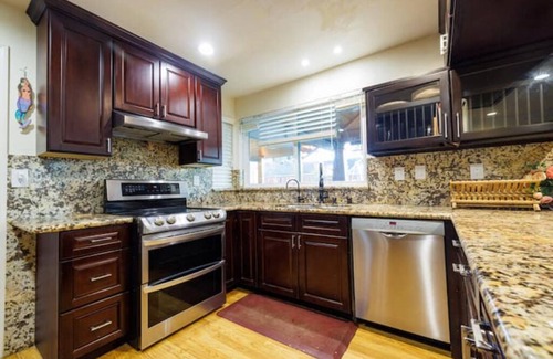 Edenvale House | Modern Single Family House With Large Backyard