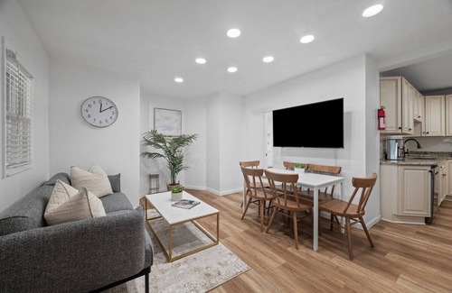 Bakerstown Apartment | Modern & Spacious 4 Bdr Apt in Gibsonia/Pittsburgh