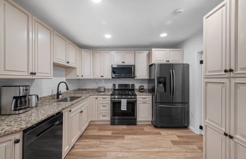 Bakerstown Apartment | Modern & Spacious 4 Bdr Apt in Gibsonia/Pittsburgh